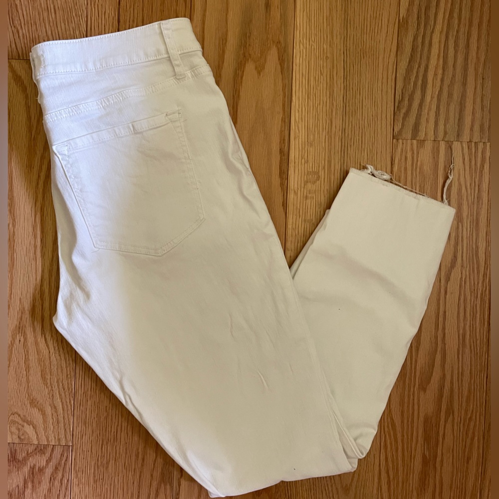 LOFT / curvy skinny cropped & ripped white jeans size 6